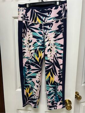 Old Navy Active  Elevate Leggings. Tropical Leaf Print in Pink, Teal & Navy. Med